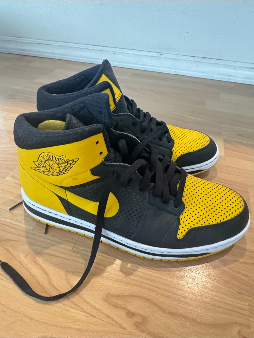 Nike Air Jordan 1 Alpha Yellow White Black